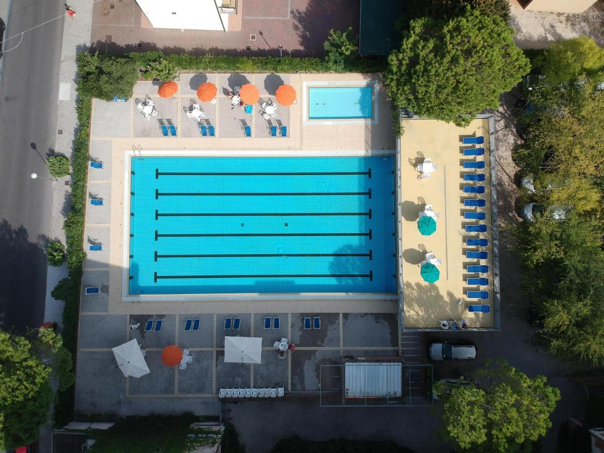 Condominio Res. Palace 比比翁 外观 照片